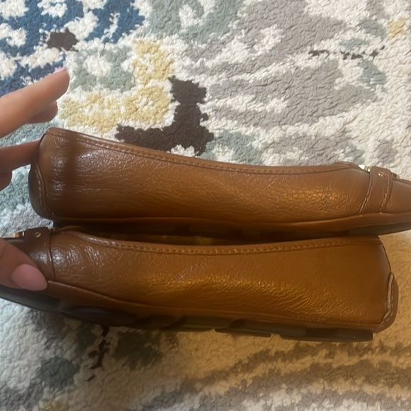 Michael Kors tan leather flats with gold emblem Size 7.5 - Picture 10 of 11